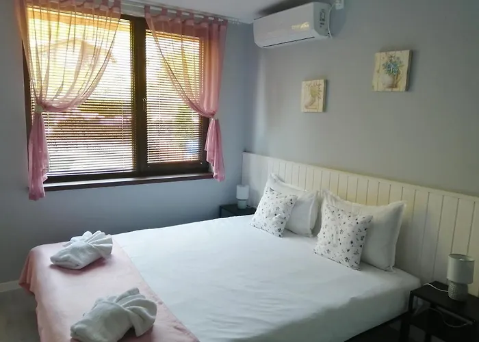 La Piazza Hotel